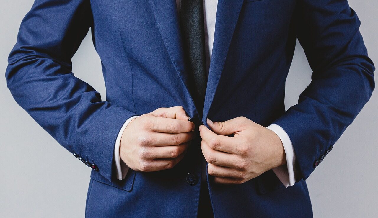 cropped-cropped-cropped-businessman-4914044_1280.jpg